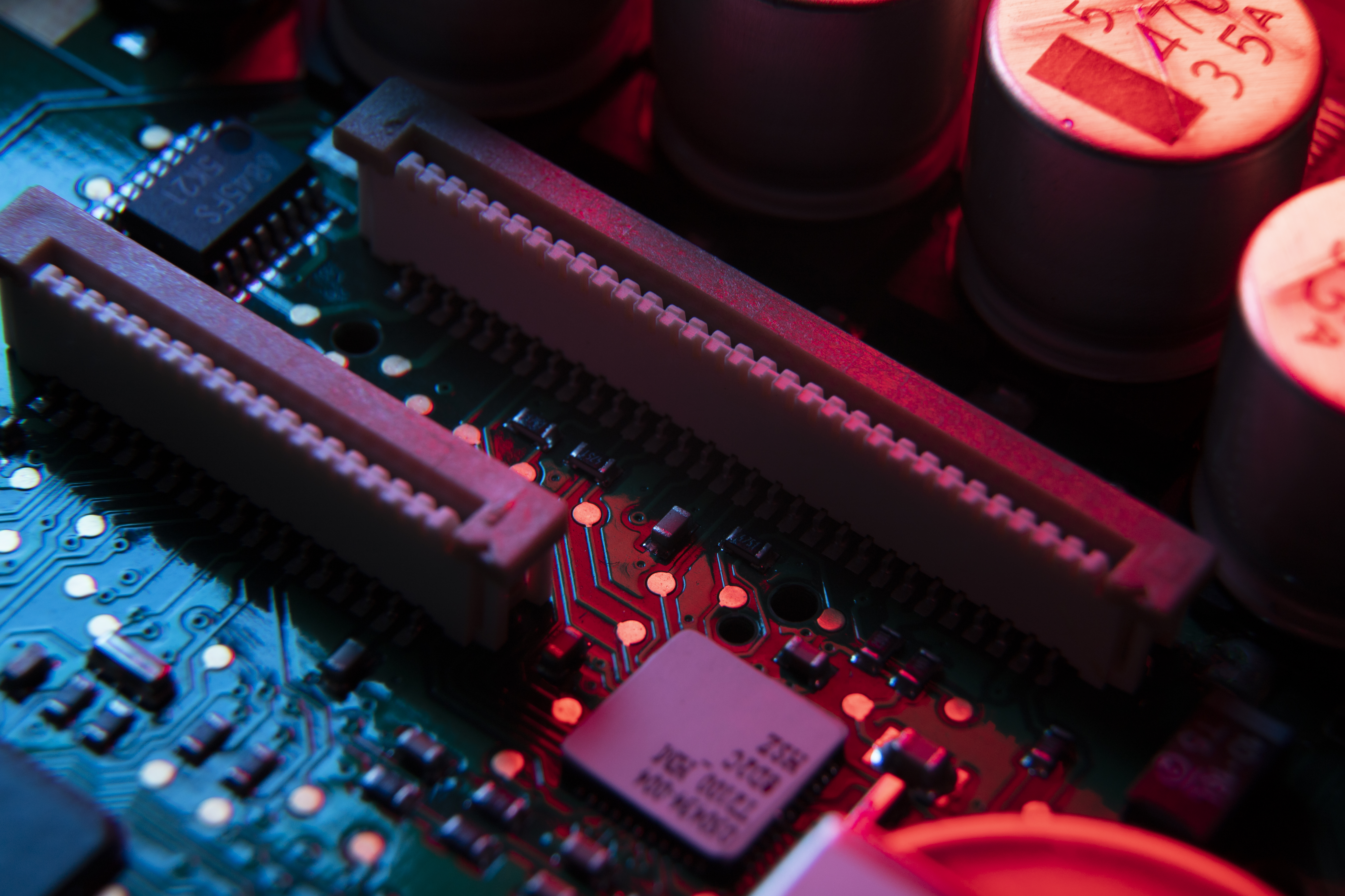 GPU-серверы и инфраструктура для ИИ